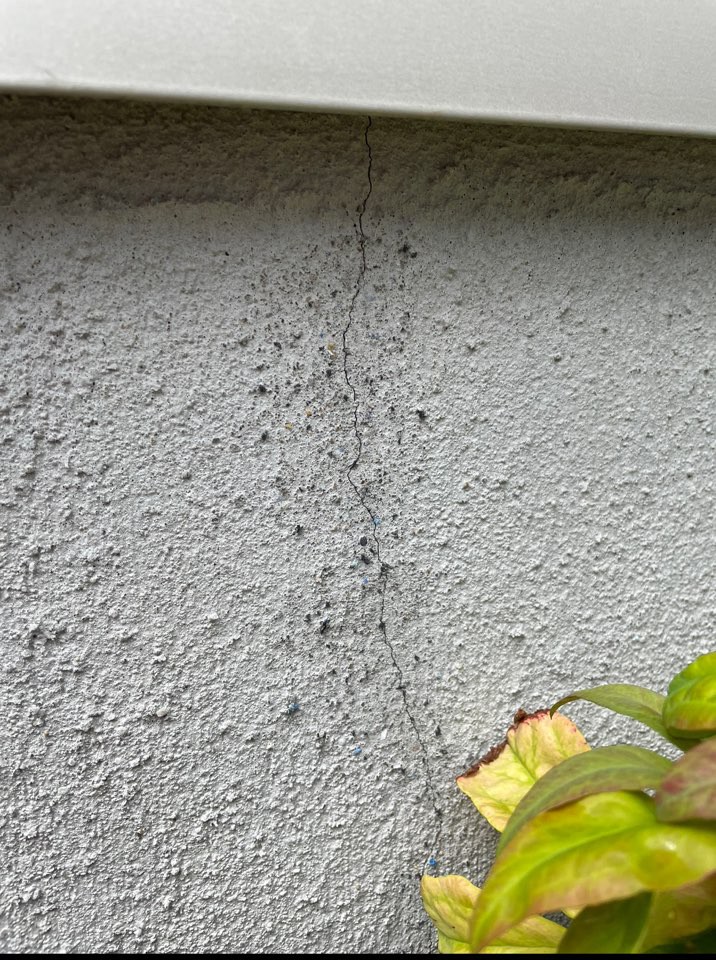 新築・築浅でも地震の被害は簡単に起きます。地震後はご相談ください。